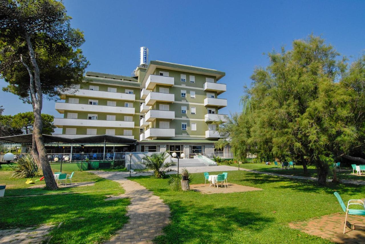 Hotel Smeraldo Giulianova Exterior foto