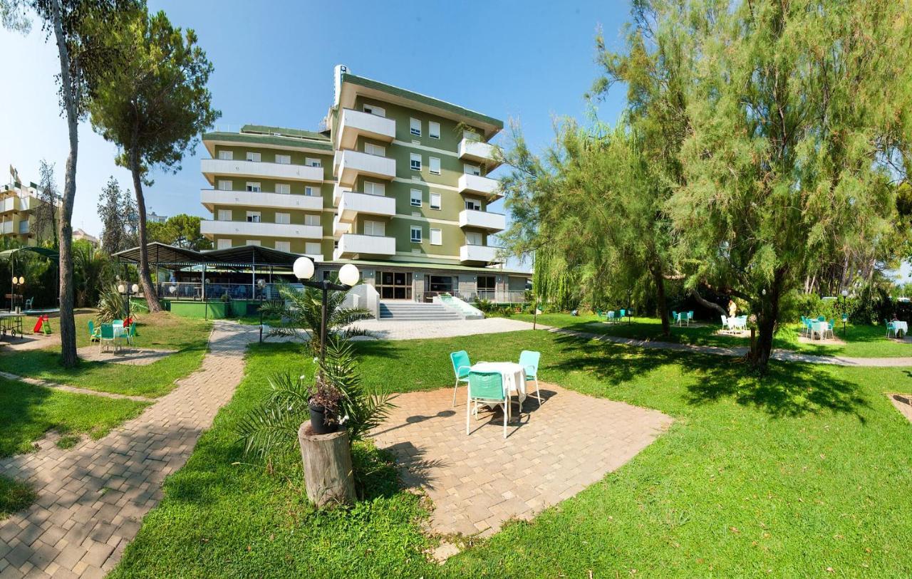Hotel Smeraldo Giulianova Exterior foto