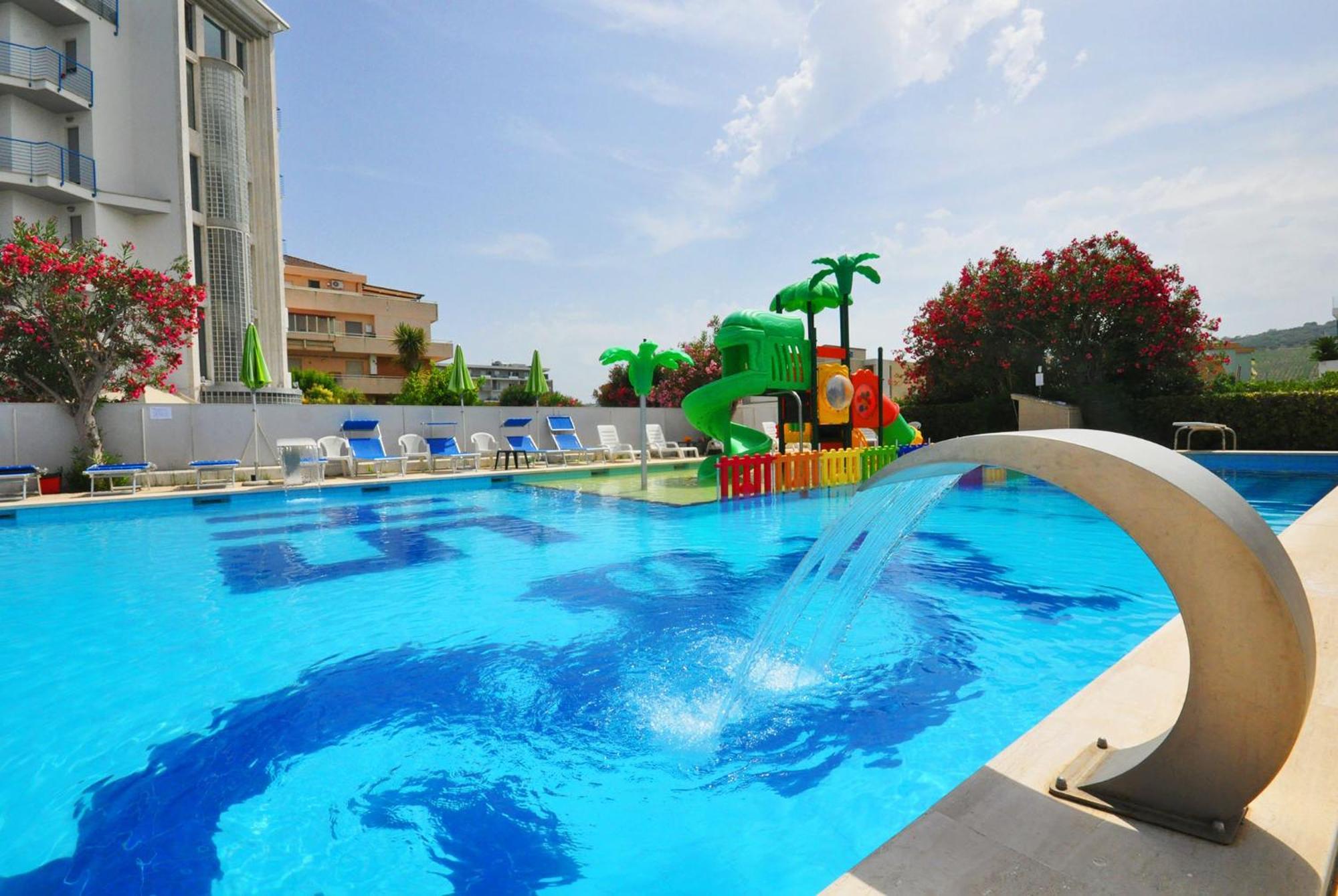Hotel Smeraldo Giulianova Exterior foto