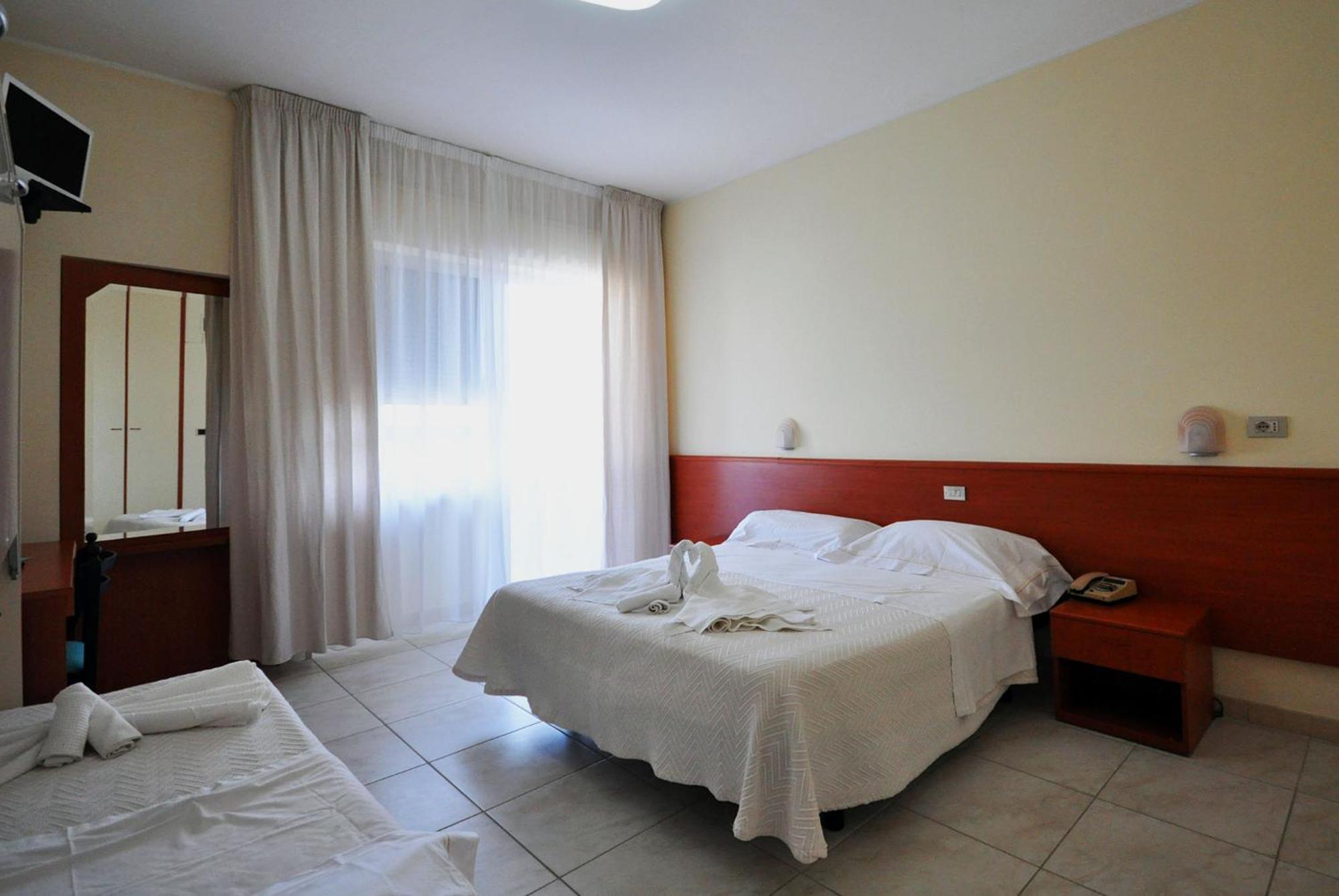 Hotel Smeraldo Giulianova Exterior foto